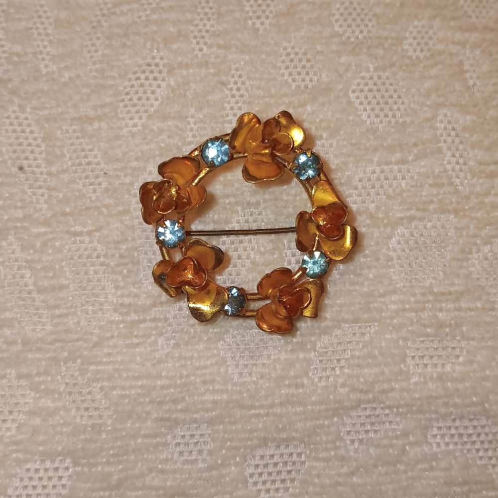Vintage floral brooch
